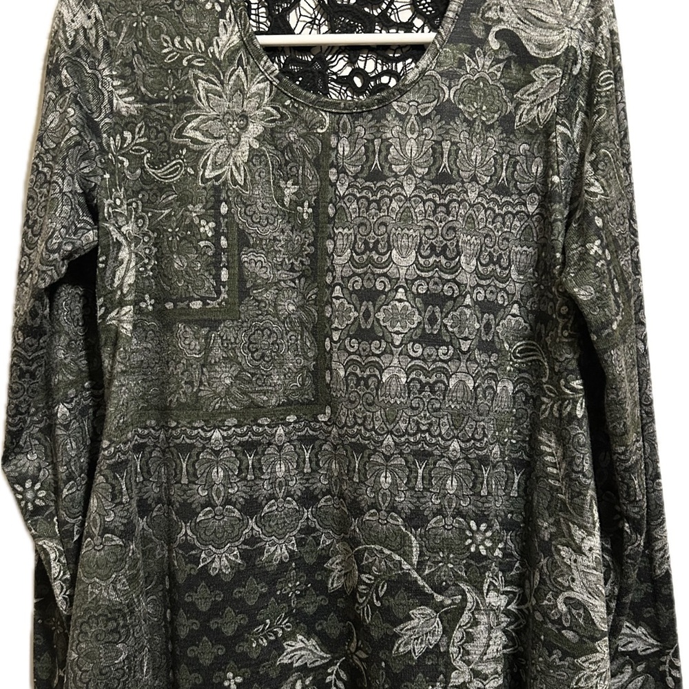 SUPER CUTE LONG SLEEVE CASHUAL/DRESSY SHIRT…